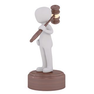 Qual é a Diferença entre Leilão e Praça